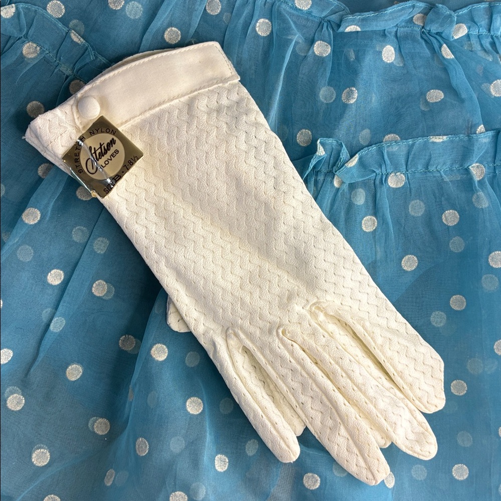 Stetson Vintage Mid-Century White Textured Nylon Gloves - Picture 5 of 5